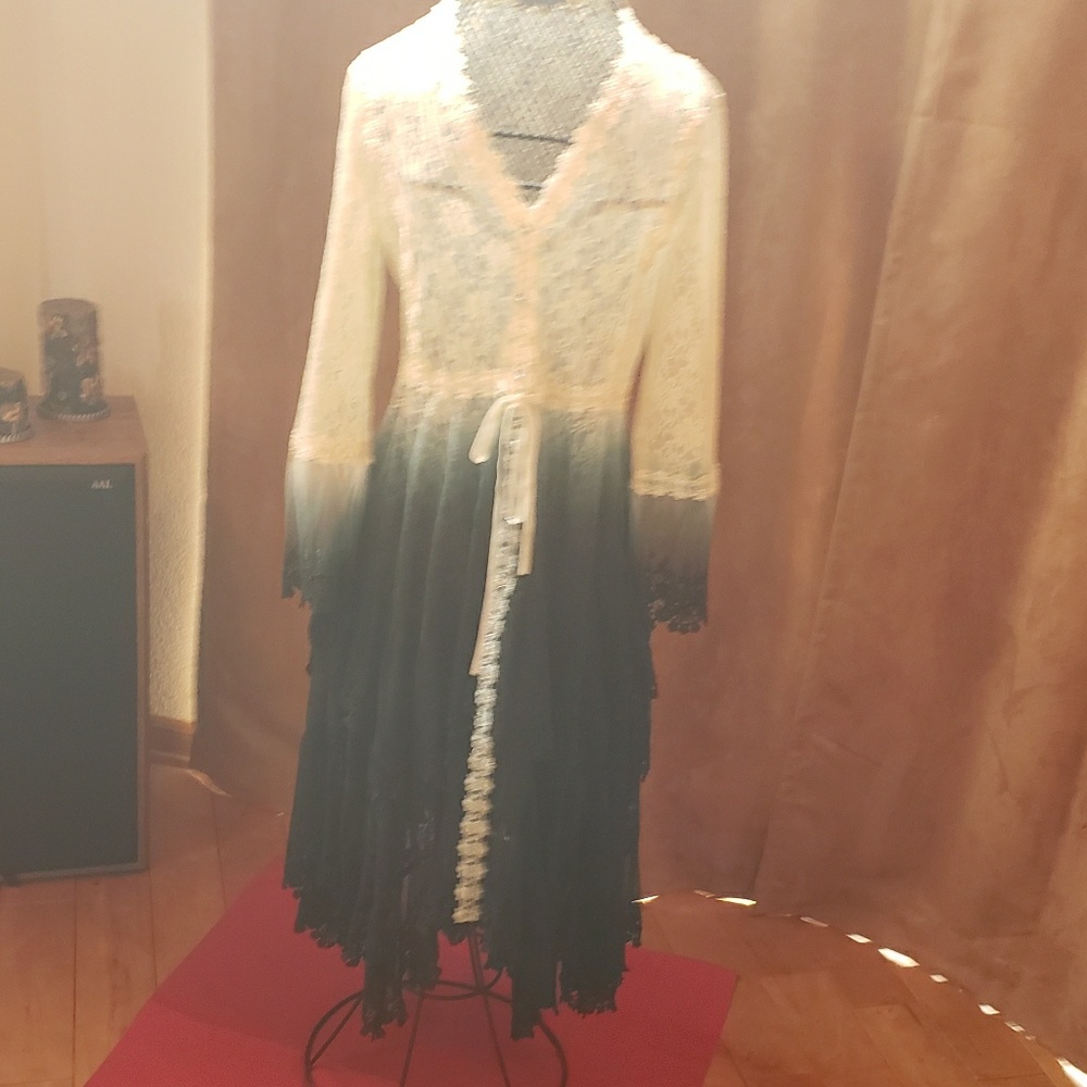 🤩Beautiful Lace jacket or dress🤩